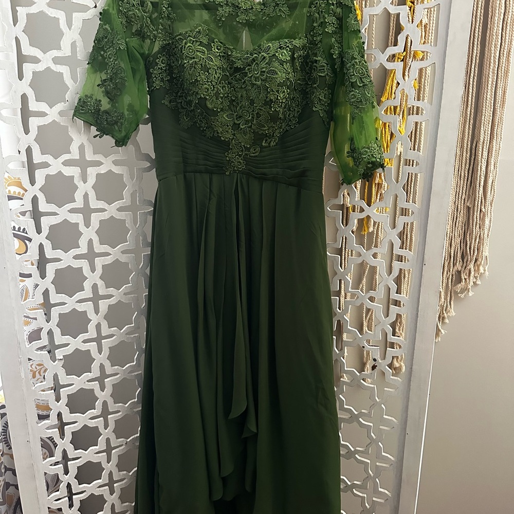 Elegant Green Lace Evening Dress